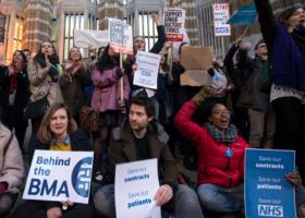 Junior doctors in England to strike for 72 hours