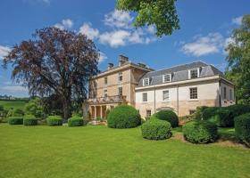 £4.5 million house and estate once used as a hotel is on the market